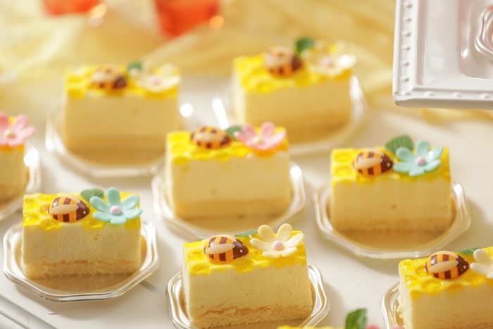 蜂蜜フロマージュムース:蜂蜜の甘さとさっぱりクリームチーズの味わいが楽しめるフワッとした食感のムース