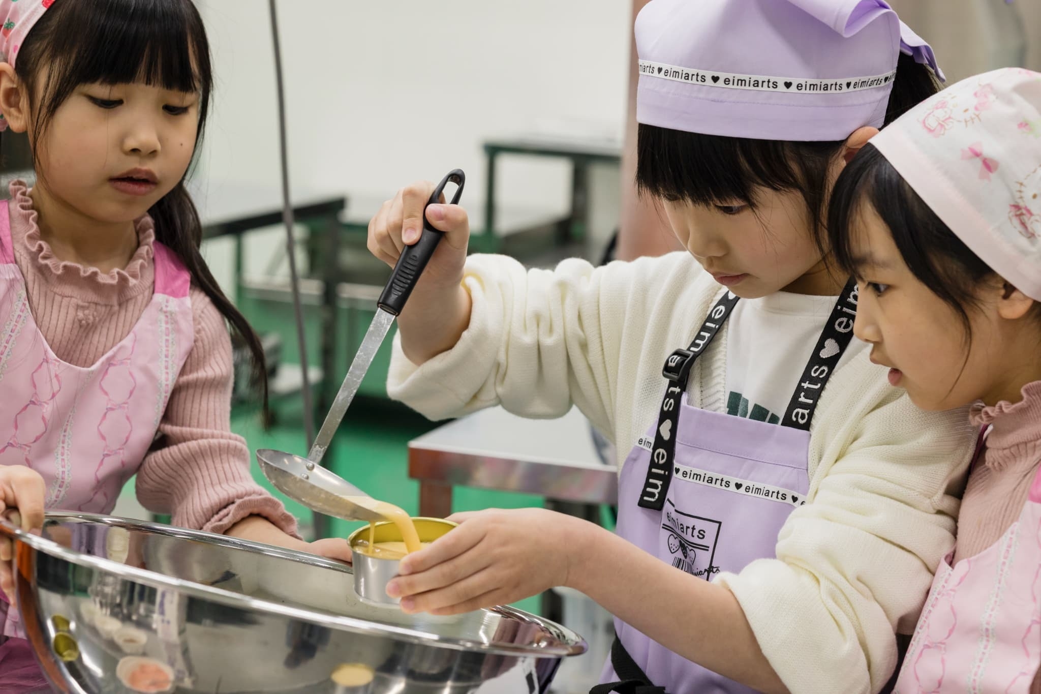 プリン缶詰作り体験の様子