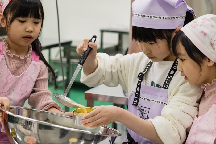 プリン缶詰作り体験の様子