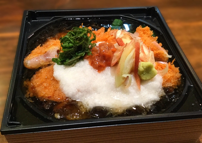 とろろ、薬味を載せて完成です