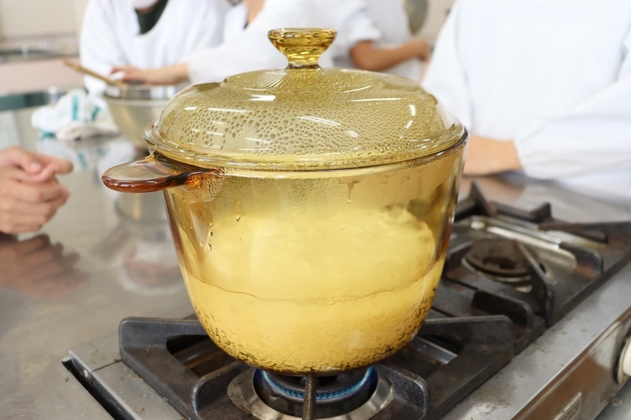 炊飯している様子