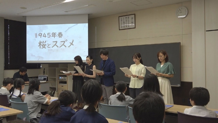朗読会の様子(朗読:広島ホームテレビアナウンサー・まち物語制作委員会メンバー)