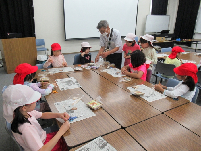 琵琶湖の「ヨシ」を使ったフォトフレーム制作