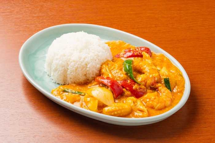 「タレー・パット・ポンカリー/具沢山海鮮のふわふわ卵とじカレー」1,400円(税込)