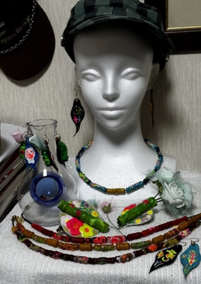 独自開発考案し特許を取得した「革製浮き絵装身具」の 企画・製造・販売をするパートナー企業の募集を開始