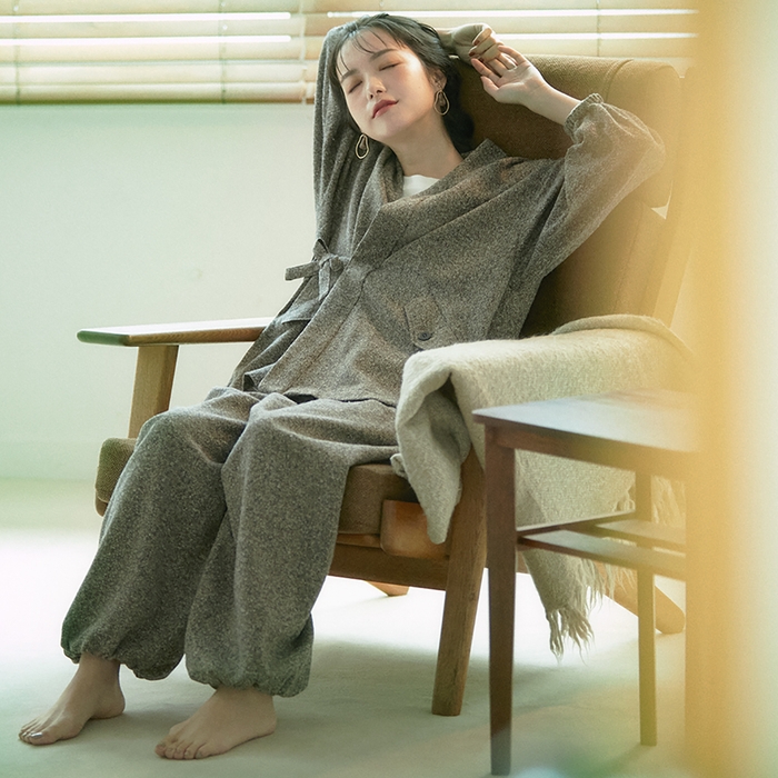 トップス 8,900円、パンツ 6,900円(すべて税込)