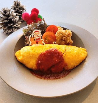 おこさまメニュー(おこさまオムライス):クリスマス特別仕様のピック付き。