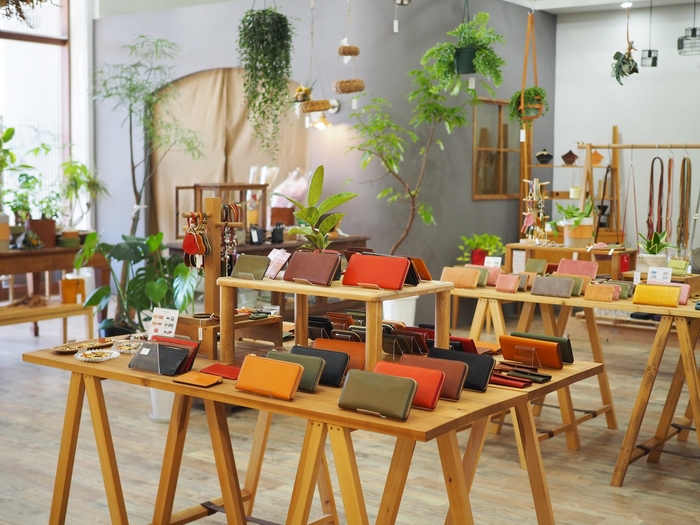 革雑貨のお店ブリストルグラス店舗内