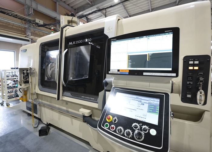 竹中専用設計による複合加工機