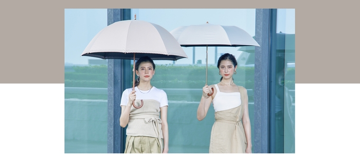 長傘(左)と折りたたみ傘(右)の2タイプ