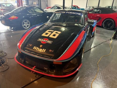 オークションで数億円するクラシックポルシェも展示