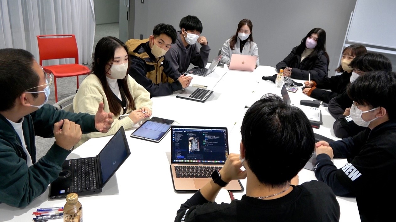 イベントの打ち合わせをするプロジェクトメンバーの様子