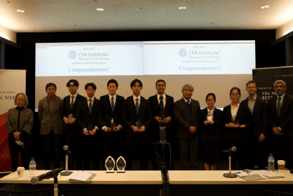 2021年国内決勝大会:優勝2チームの学生、メンター、指導教官