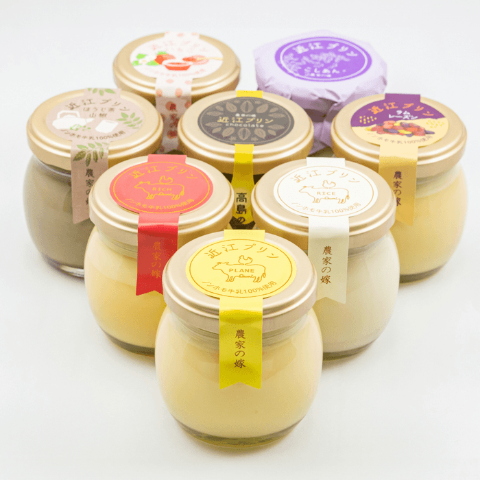 農家の嫁　近江プリン　上段から左：いちご／右：こしあん／上段2列目左：ほうじ茶山椒／中：チョコレート／右：ラムレーズン／上段3列目左：リッチ／右：ライス／下：プレーン