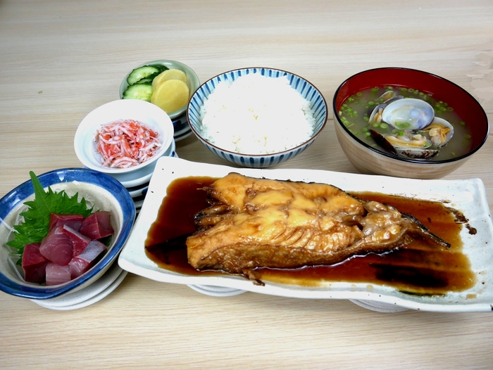 魚屋の煮魚定食 1,480円(税込)