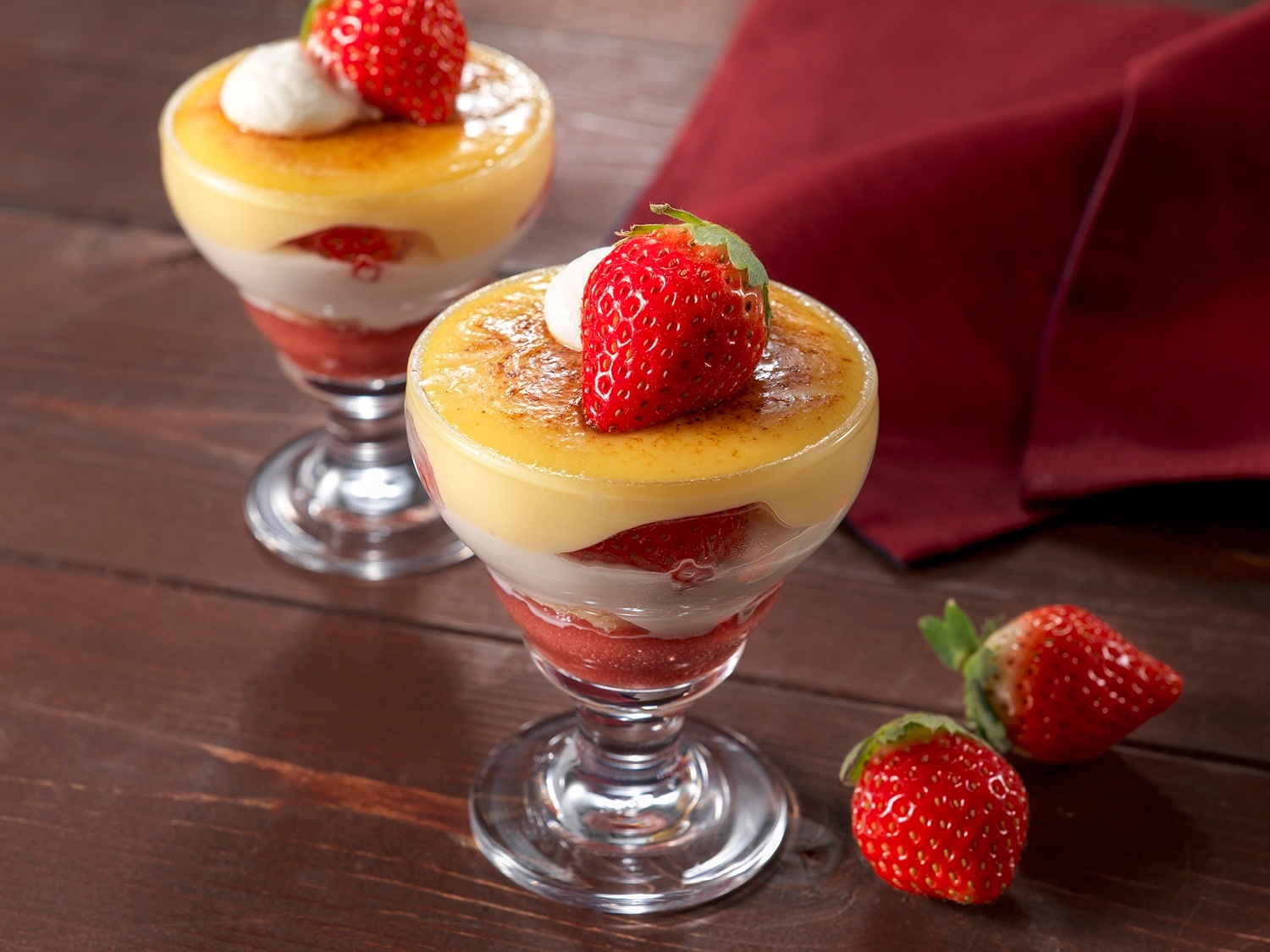 苺のブリュレパフェ