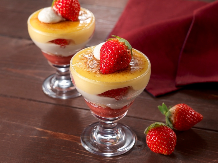 苺のブリュレパフェ