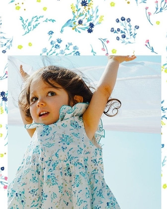 ＜ヒカリエ＞気品ある容姿から古来より神聖視され、人々を守り幸運を呼び寄せると言われてきた孔雀をモチーフにした柄。心身ともに健やかに成長し、平和と調和を大切に、未来へのヒカリとなり、元気に羽ばたいていってほしい。そんな想いを込めてデザインしました。