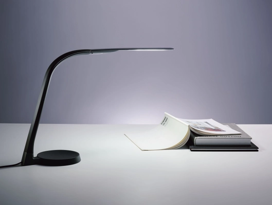 山田照明、USBに対応したデスクライト新製品『Z-9』発売！ 自由に動くフレキシブルアームとUSBタイプの電源コードを採用