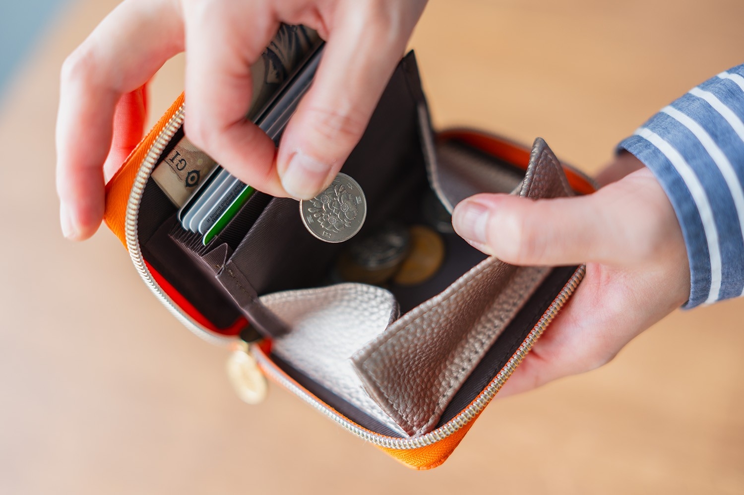 中が見やすいボックス型小銭入れ