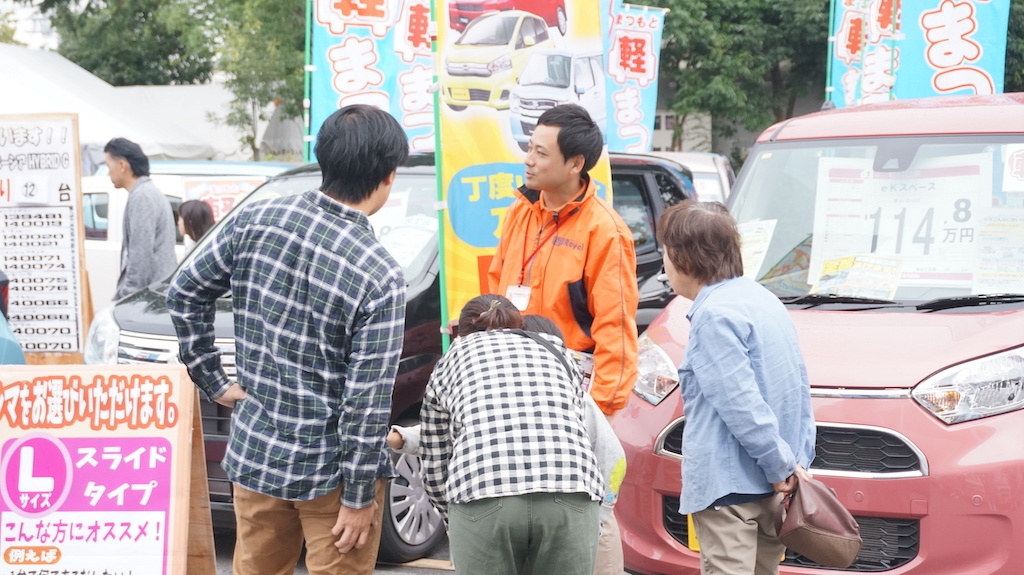 お車のことなら私どもに任せください!あなたにぴったりな一台を一緒にお探しします!(1)