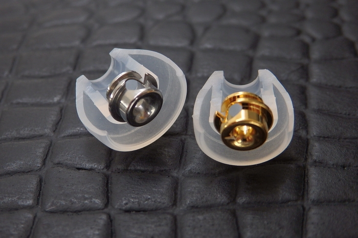 「ステンレス(SUS)と真鍮(BRASS)の2種」