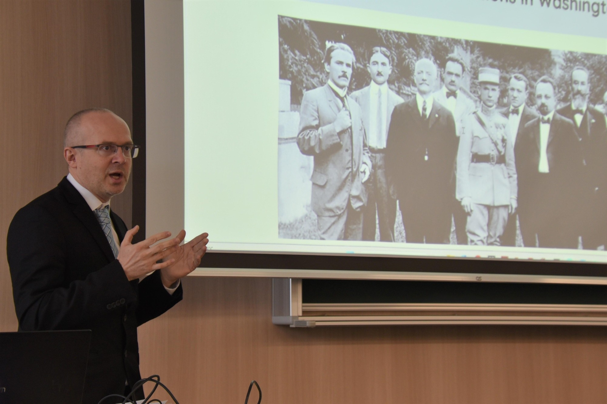 登壇したホルバートさん