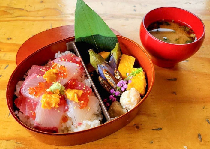 とと丸恋ふらく箱 青のり汁付き 1,980円(数量限定)