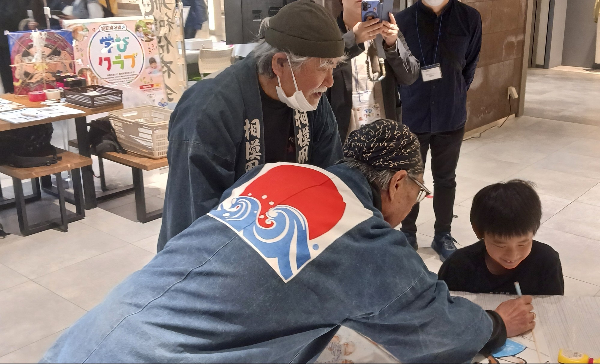 前回の凧つくりの様子