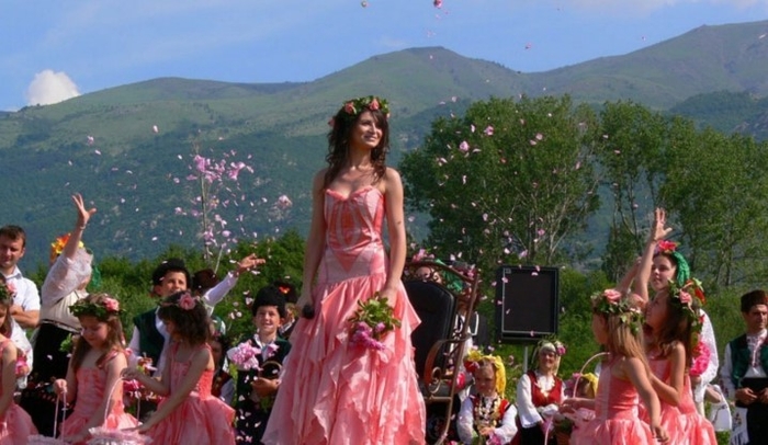 ブルガリア バラ祭り