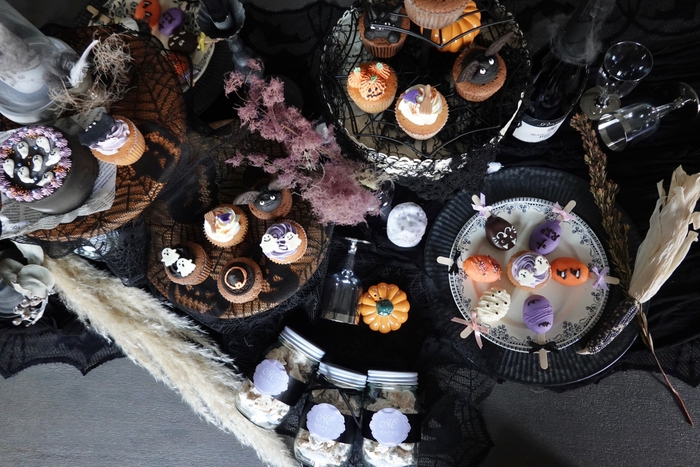 ハロウィン限定のカップケーキやメレンゲ、デコレーションケーキも!
