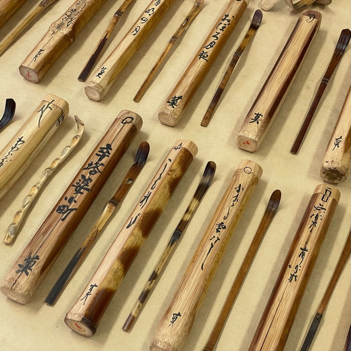 数々の珍しい煤竹茶杓