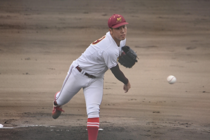 先発した天野京介投手(人間学部2年)