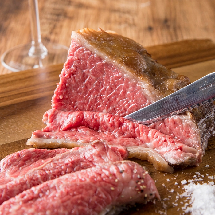 黒毛和牛イチボの ローストビーフ 2,190円(税込2,409円)