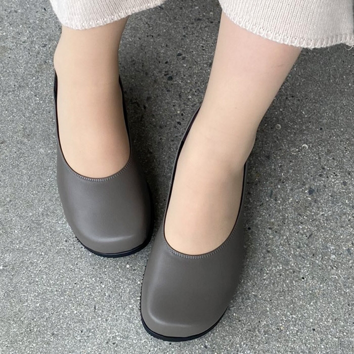 ゆったりつま先5Eパンプス