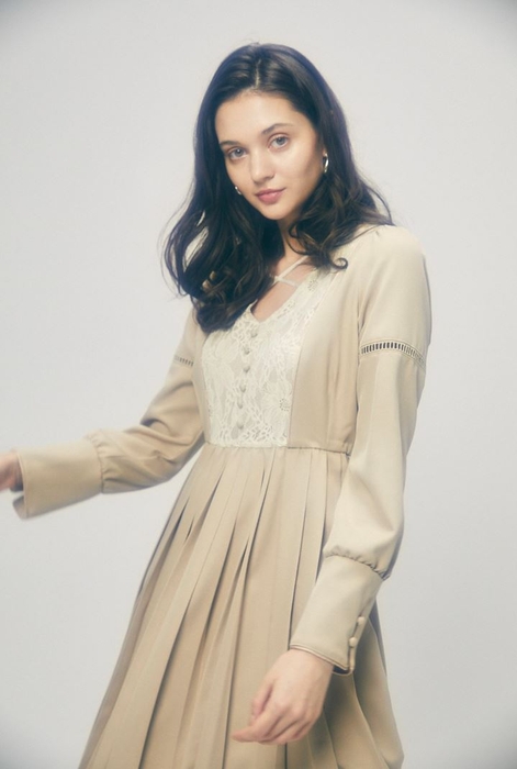 THE CROSS RIBBON PLEATS DRESS ¥ 21,450 TAX IN