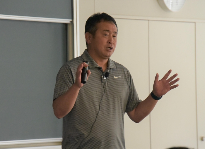 女子駅伝部の指導を振り返る米田監督