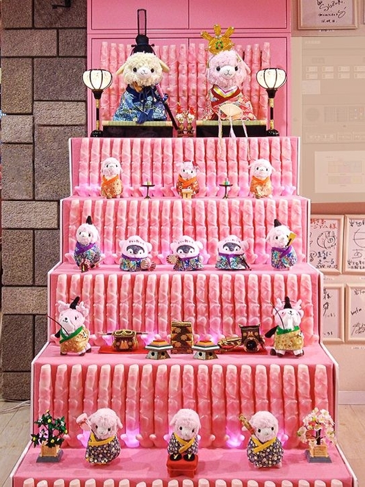 ピンクに光る!岩下の新生姜キャラクター5段ひな飾り