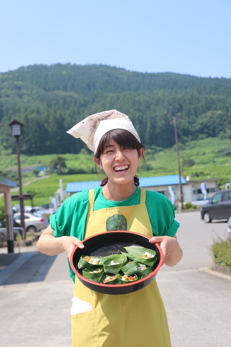榎本郁美(えのもと いくみ)  前職は学校給食の調理員。 その経験を活かし、「食から農業の活性化プロジェクト」に取り組んでいます!