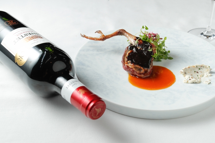 メインお肉料理(松永)ブレス産ピジョンのラケ 黒にんにくとシェーブルチーズ