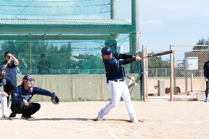 鋭い選球眼で甘い球を逃さず、場外ホームランを放つ里崎さん