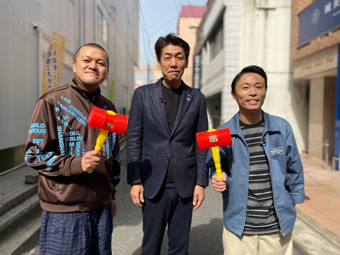 左から 竹内まなぶ・ 前田政登己さん(マエダハウジング社長)・石田たくみ