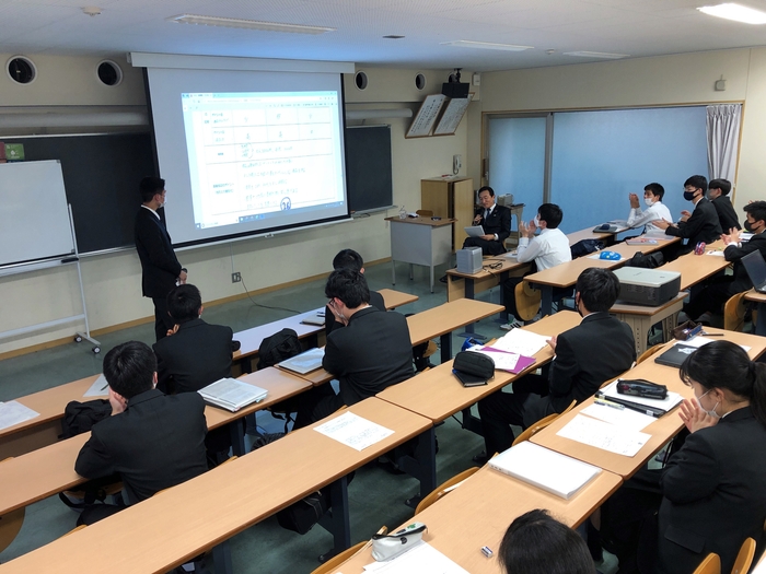 (業種Ⅳ 「ソーシャルビジネス」 生徒プレゼンテーションの様子)