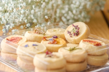 目標金額114％を達成　 「練馬発、移転と挑戦　茨城県産の食べられるお花を使った 花束サブレを全国へ届けたい！」のプロジェクトの ネクストゴールを設定し3月4日まで実施