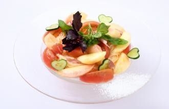 イ プリミ ギンザ トマト・桃・生ハムの冷製カッペリーニ 1,780円(税込)