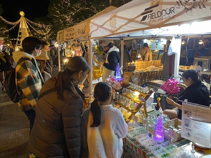 パルテノン大通りでは毎年12月末頃、クリスマスナイトマーケットも開催される(画像提供:多摩センター地区連絡協議会)