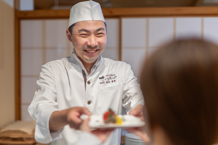 オーダーを受けてからお客様の目の前で完成する、できたての“ひとさら”