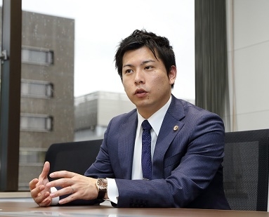 代表弁護士:菰田 泰隆