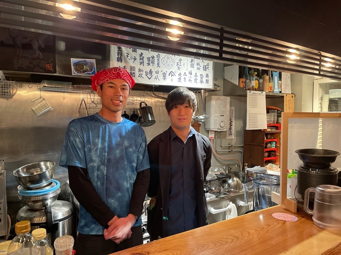 綾部ダニエルさん（左）と黒木孝則さん（右）　