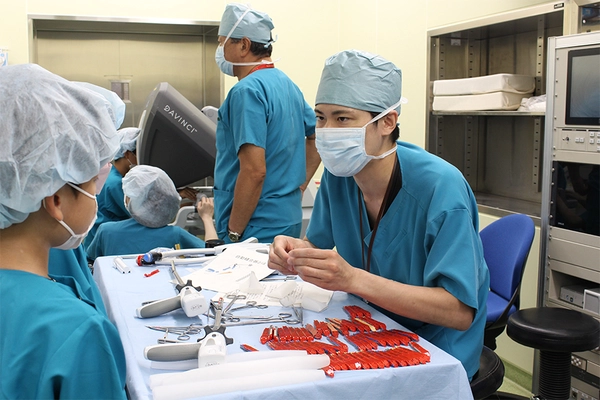 上尾中央総合病院　小学生向け体験型セミナー 「ロボット手術を学ぼう！」8月9日(土)開催